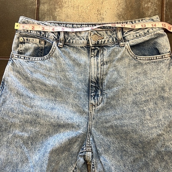 Dynamite High Waisted Wide Leg Raw Hem Light Wash Jeans size 28 - Picture 7 of 10